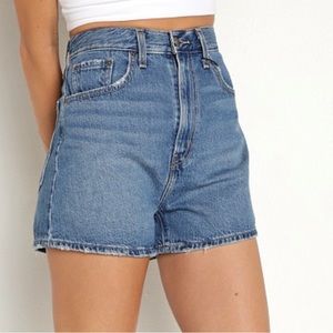 Levi’s High Loose Shorts - size 26